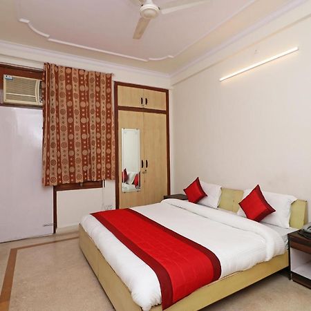 Oyo 11452 Golden Castle Lodge Indirapuram Esterno foto
