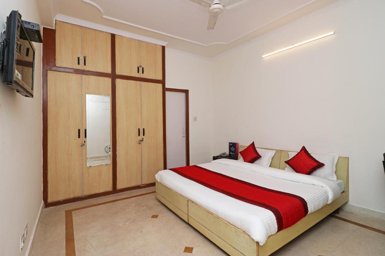 Oyo 11452 Golden Castle Lodge Indirapuram Esterno foto