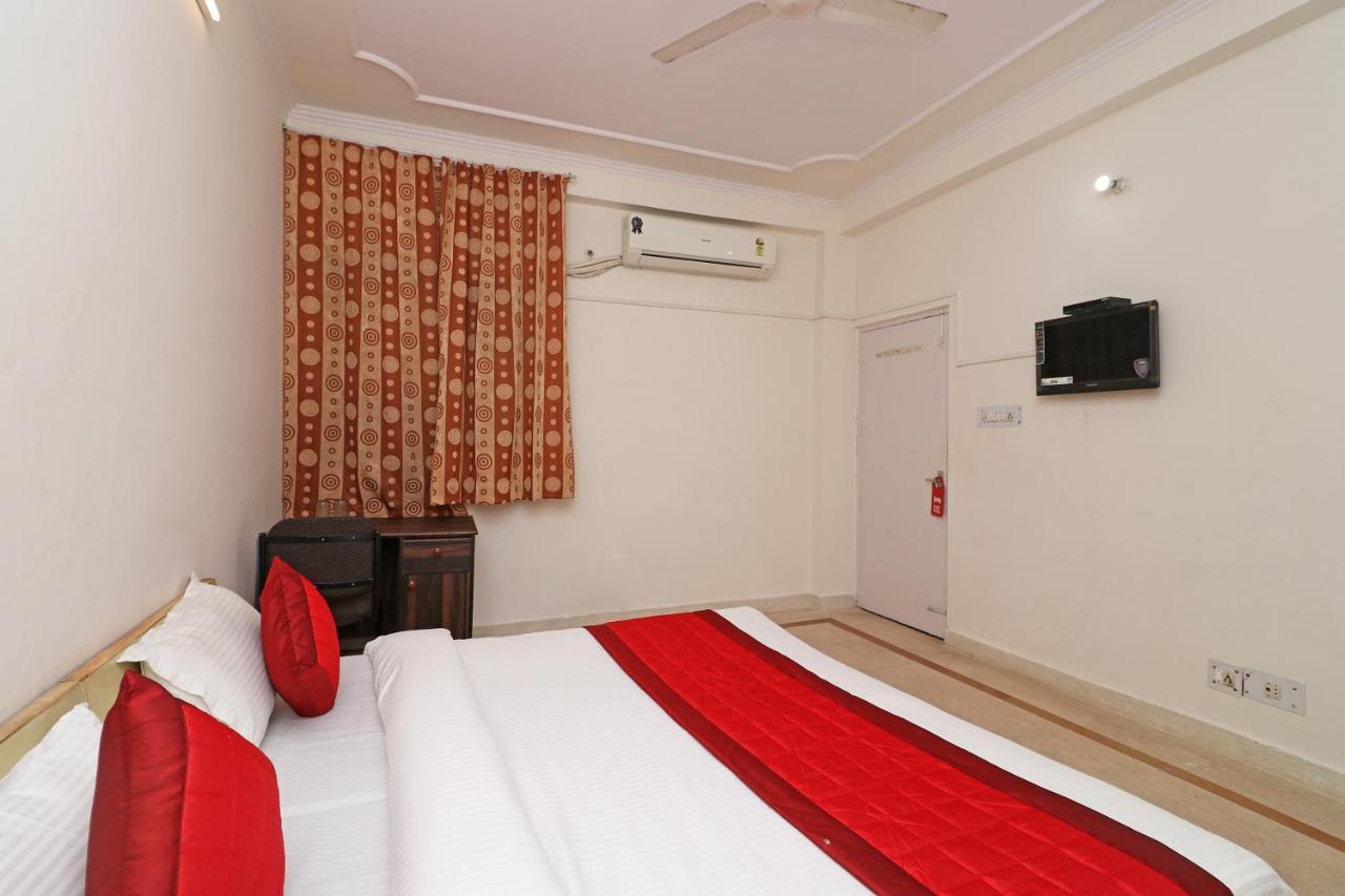 Oyo 11452 Golden Castle Lodge Indirapuram Esterno foto