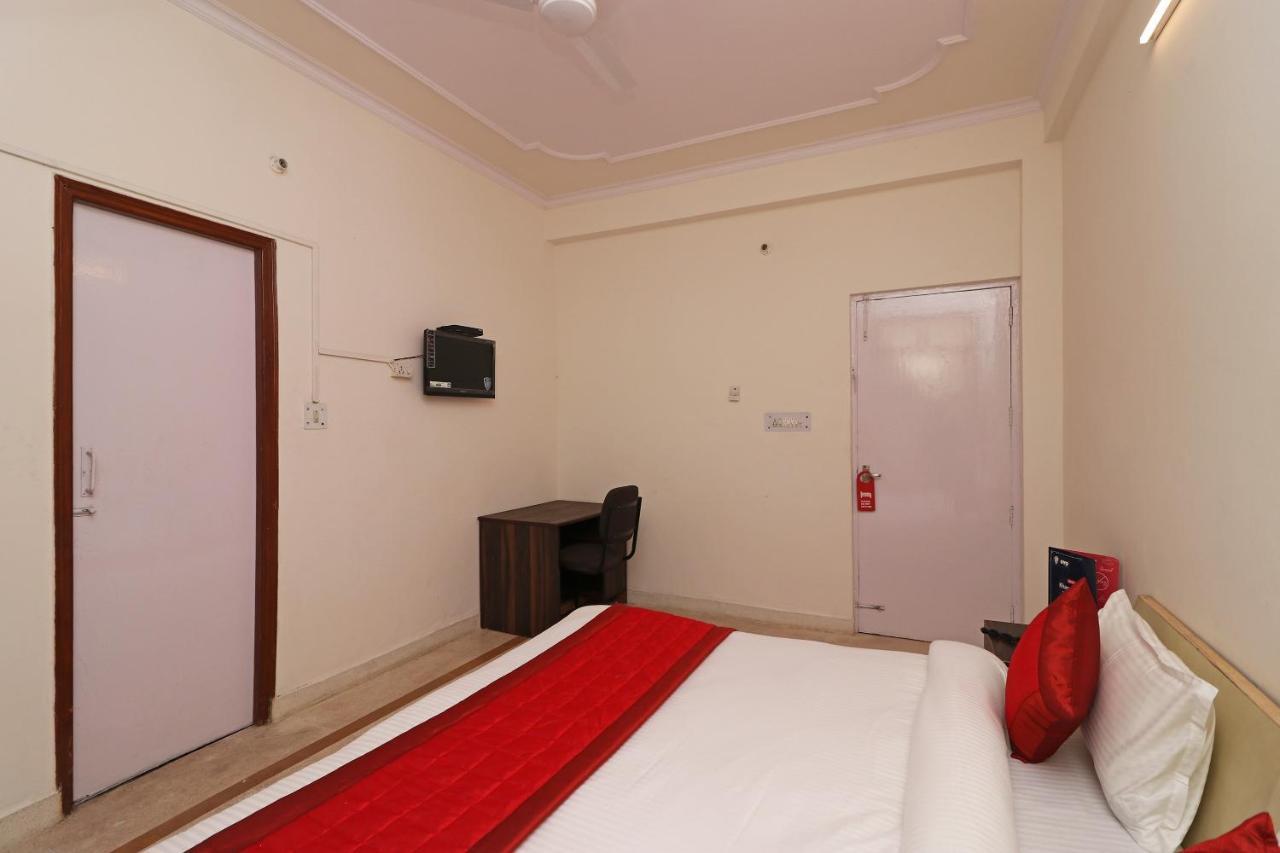 Oyo 11452 Golden Castle Lodge Indirapuram Esterno foto