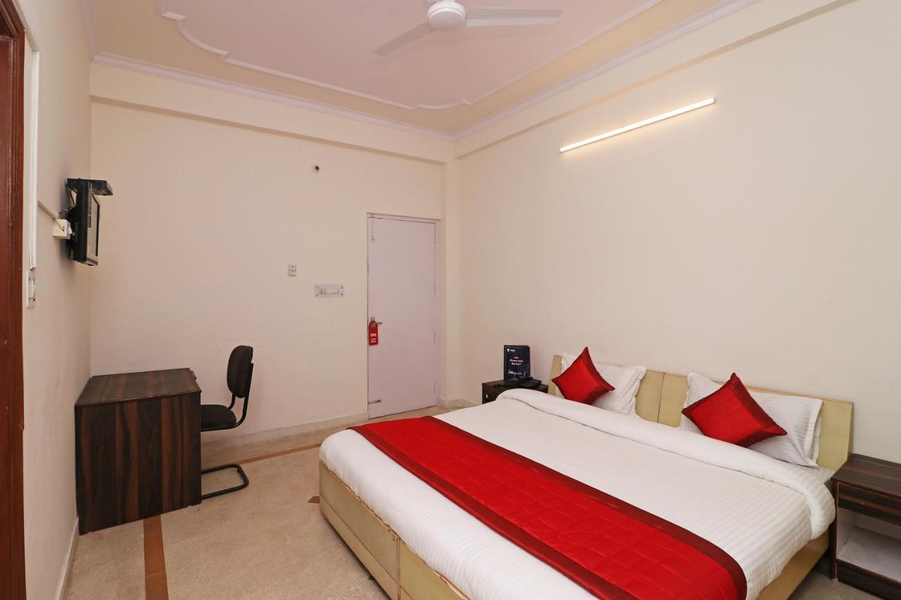 Oyo 11452 Golden Castle Lodge Indirapuram Esterno foto