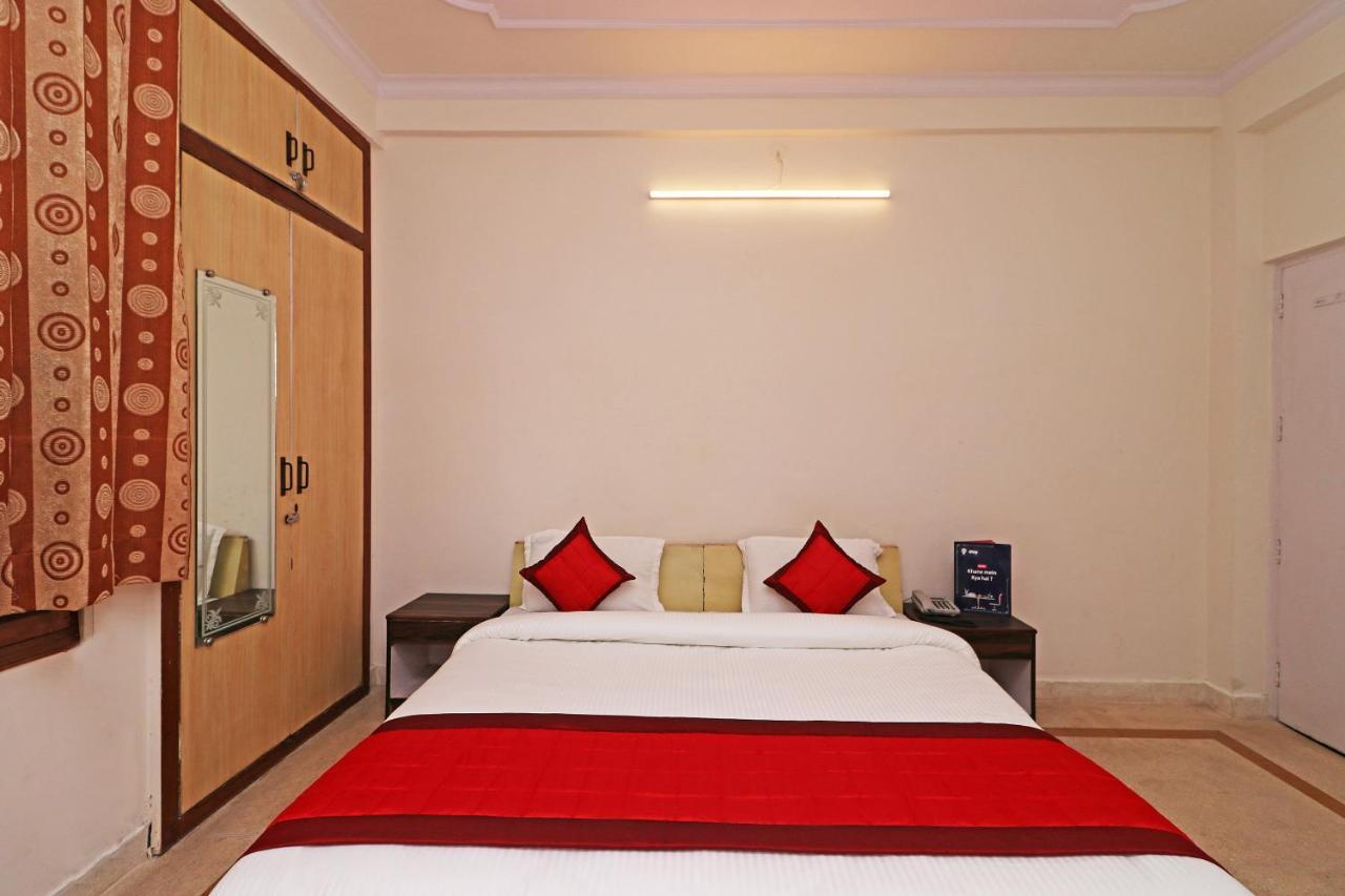 Oyo 11452 Golden Castle Lodge Indirapuram Esterno foto